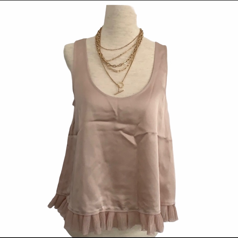 Elizabeth and James Ruffled Bottom Tank 🎉HP🎉